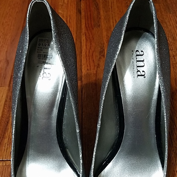 a.n.a Silver Shoes - Picture 2 of 6